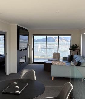 Dunedin Apartment | Kakianau Retreat, Luxury Waterfront Apartments