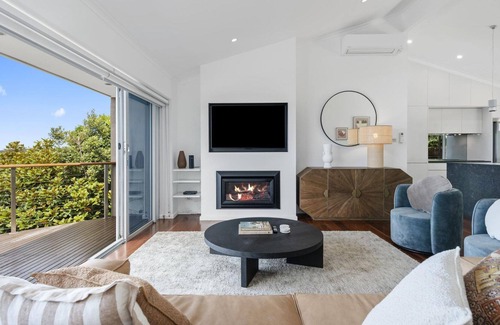 Killcare Heights House | Kalani at Killcare - ocean views