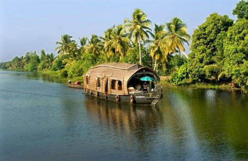 Mullakkal Boat Rental | Kalappura Houseboats & Tours