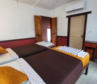 Mullakkal Boat Rental | Kalappura Houseboats & Tours