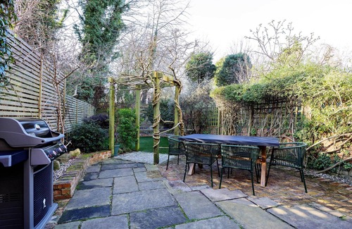 Stroud Green House | Kaleidoscope Skies, by Veeve