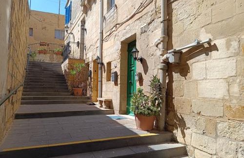 Mgarr Apartment | Kalkara Maisonette in the Alley
