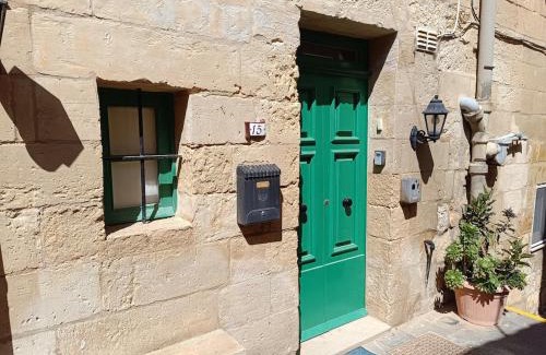 Mgarr Apartment | Kalkara Maisonette in the Alley