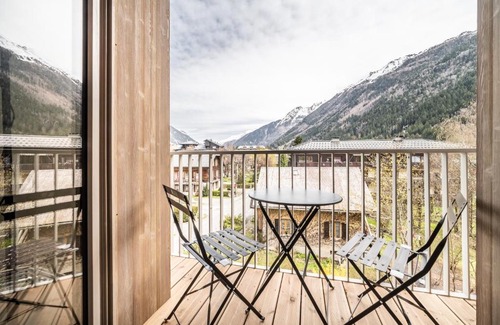 Chamonix City Centre Apartment | Kalmia Chamonix - BY EMERALD STAY
