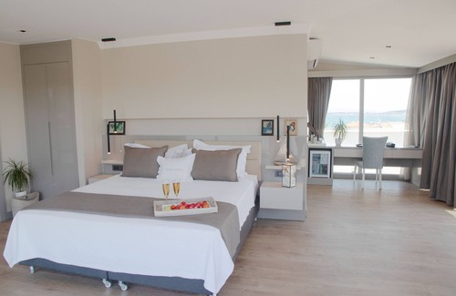 Altınyunus Mahallesi Hotel | Kalyon Çeşme