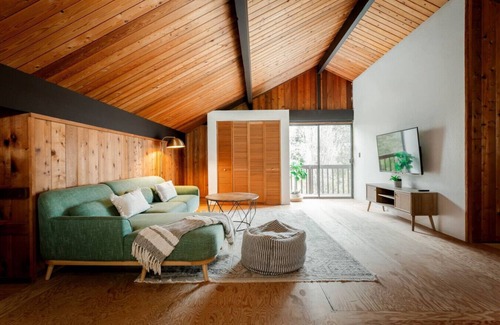 Volcano Cabin | Kamaka Cabin -A rainforest retreat near Natl. Park