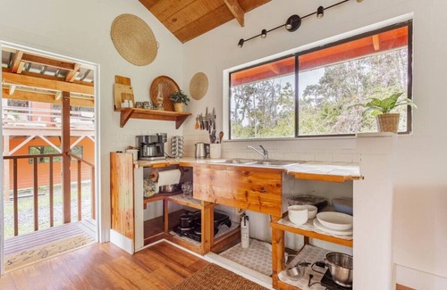 Volcano Cottage | Kamaka Cottage at Volcano- A Rainforest Hideaway