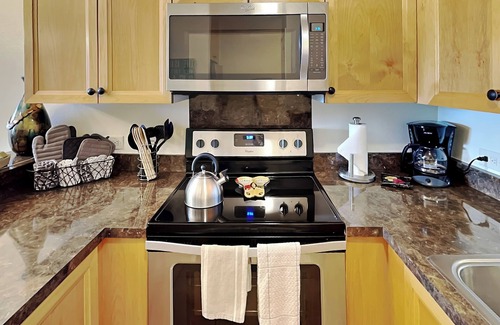 Kihei Condo | Kamaole Sands 4-210 | Stunning Tropical Views!
