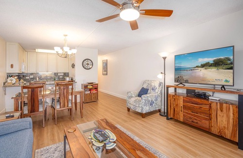 Kihei Condo | Kamaole Sands 6-303 - Courtyard and Ocean Views from Renovated 3rd Floor Condo