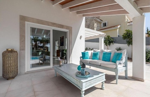 Kamari Villa | Kamari renovated villa