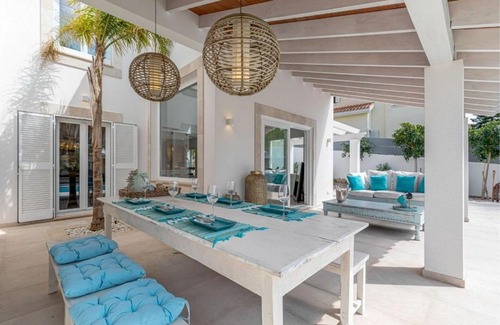 Kamari Villa | Kamari renovated villa