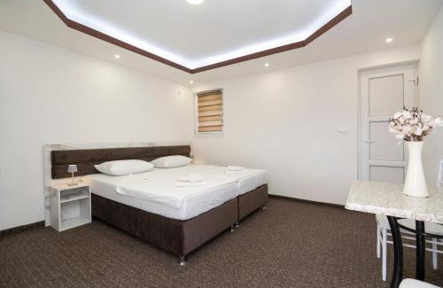 Zenica-Doboj Canton Bed & Breakfast | Kameni dvorac