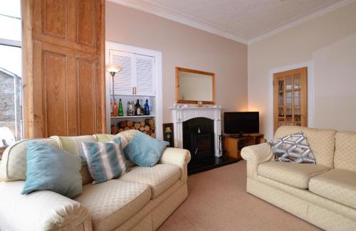 Tighnabruaich House | Kames View Apartment