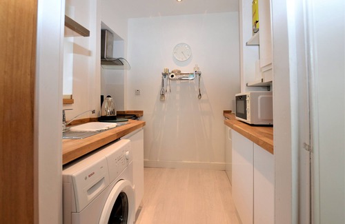 Tighnabruaich Apartment | Kames View, shore front location, ground floor, wood burning fire, sleeps 4