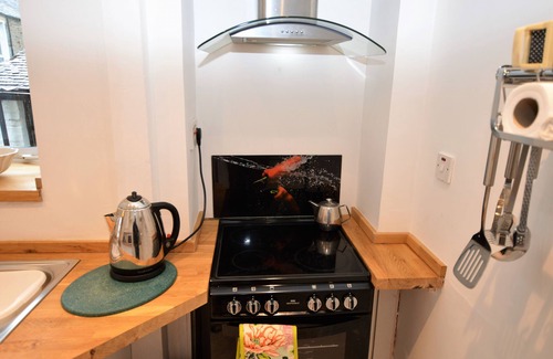 Tighnabruaich Apartment | Kames View, shore front location, ground floor, wood burning fire, sleeps 4