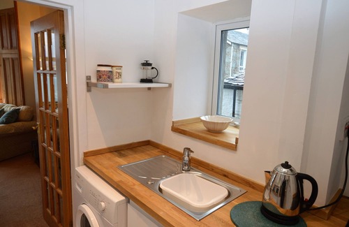 Tighnabruaich Apartment | Kames View, shore front location, ground floor, wood burning fire, sleeps 4