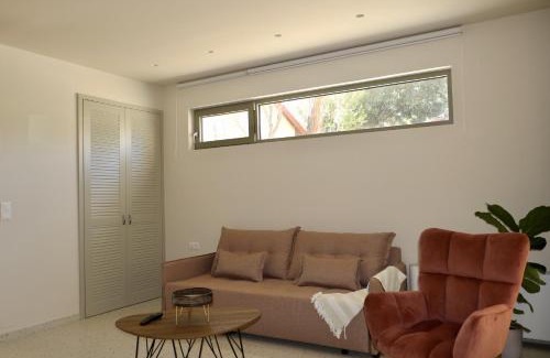 Kamilari Apartment | Kamilari Epavlis Luxury Apartments Ground Floor