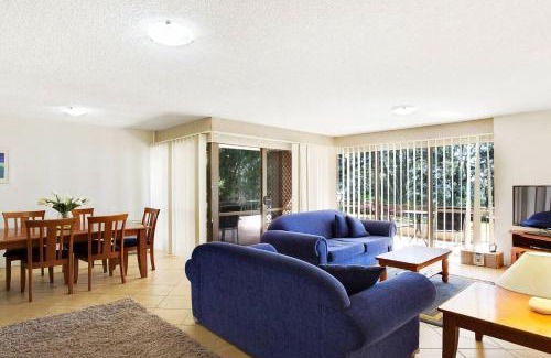 Nelson Bay House | Kamillaroi Walk to restaurants cafes and beach