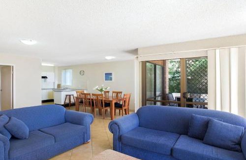 Nelson Bay House | Kamillaroi Walk to restaurants cafes and beach