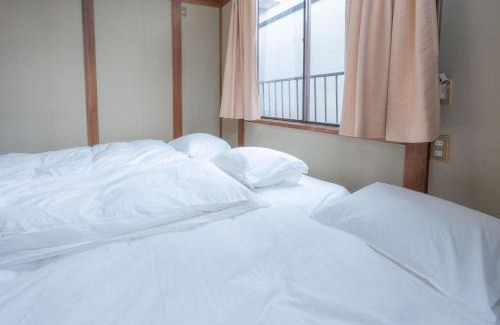 Kamitakada Apartment | Kamitagata House in Nakano Sleeps 7Just Steps from Araiyakushi-Mae Station