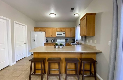 Kanab House | Kanab Family Retreat | Zion-Bryce | Pool & Hot Tub