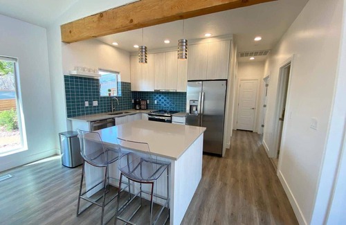 Kanab House | Kanab Rooftop Views, Pool & Hot Tub near Zion, Bryce, North Rim of the Grand Can