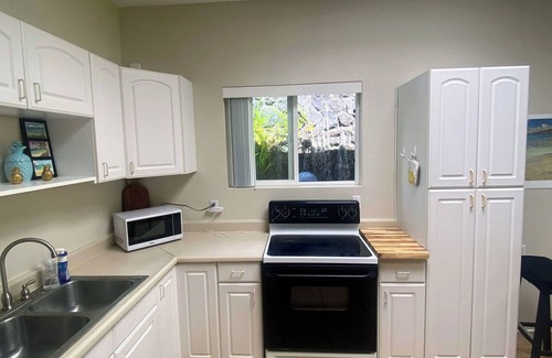 Kaneohe Apartment | Kaneohe Bay views with AC in Kahaluu