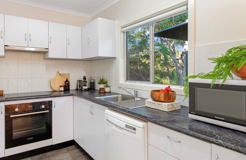 Currarong Cottage | Kangaroo Cottage – Where coast and bush meet