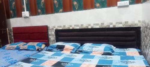 Mathura House | Kanha ji 5 star PG family 12 rooms near lord Krishna temple free pick up service also Activa rent