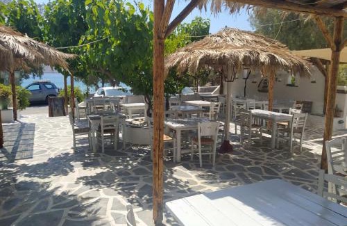 Mpatsi House | Kantouni Guest House by the sea