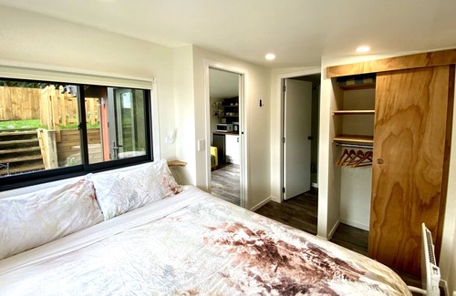 Pukerua Bay House | Kanuka Cottage - adorable tinyhouse in Pukerua Bay!