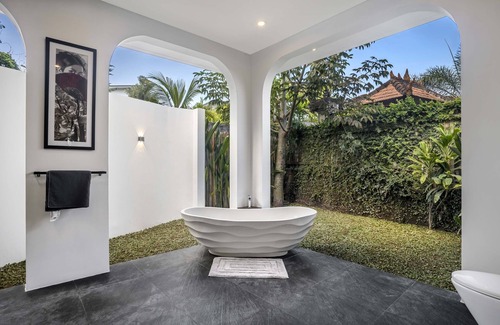 Babakan Villa | Kaori Loft - Romantic 1BR Villa with Jacuzzi and garden view
