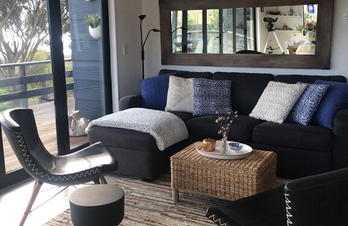 Waikawa Beach House | Kapiti Coast Beachfront & Sea Views ‘InterVille' perfect for Couples or Families