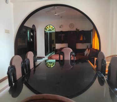 Thousand Lights West Apartment | Kapsstone HOMESTAY- Apartments &Rooms near APOLLO &SHANKARA NETHRALAYA HOSPITALS -Greams Road