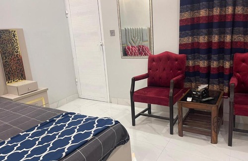 Gulshan-e-Iqbal Hotel | Karachi Guest House