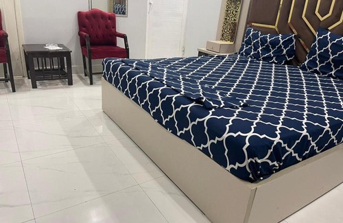 Gulshan-e-Iqbal Hotel | Karachi Guest House