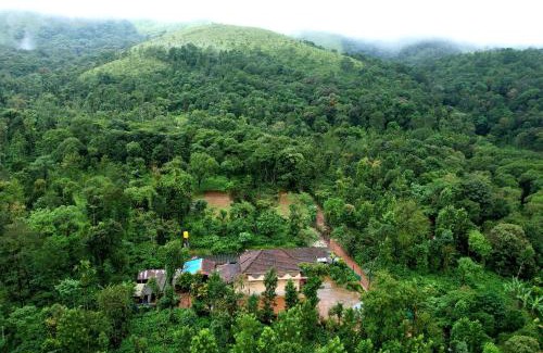 Sakleshpur House | Karadikallu Homestay with Private Waterfalls