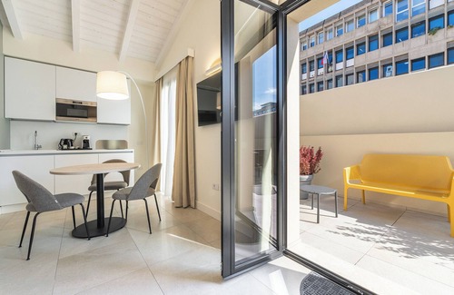 Cagliari House | KARALIN SONNINO SUITES
