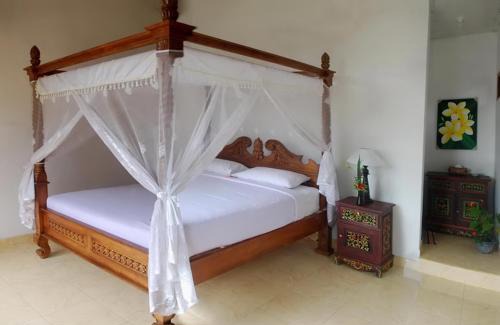Munduk House | KARANG SARI Guesthouse & Warung