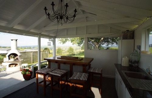 Maungatautari Cottage | Karapiro Family Cottage, 1 of 3 in a country garden bordering a native reserve