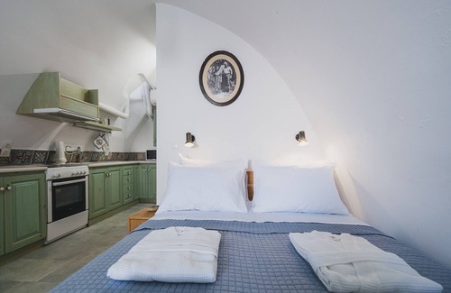 Kalyves House | Karavos View - A unique artists' hideaway Paradise