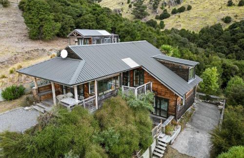 Christchurch District House | Karearea Cottage - Rural Retreat Purau