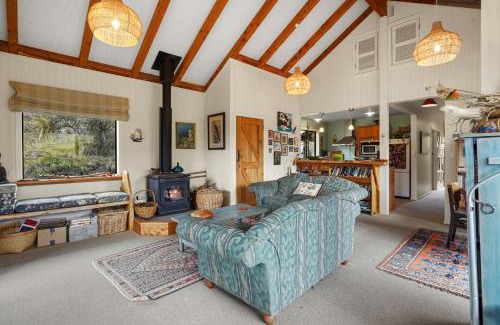 Christchurch District House | Karearea Cottage - Rural Retreat Purau