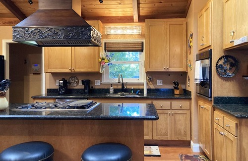 Mendocino House | Karen`s Ferngully - located down the road from the beautiful town of Mendocino