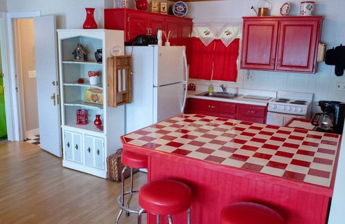 Annandale Cabin | Karen’s Kottage - Lake John Cutie on the Bay! NEW - now with Wi-Fi!