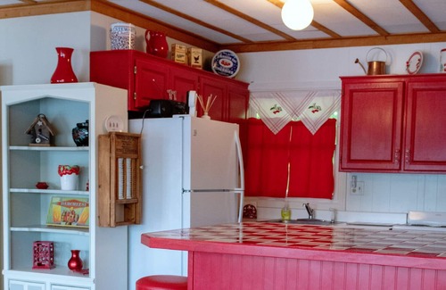 Annandale Cabin | Karen’s Kottage - Lake John Cutie on the Bay! NEW - now with Wi-Fi!