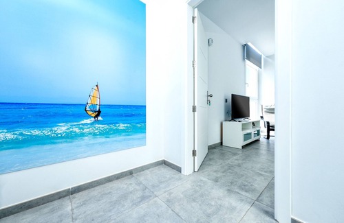 Caleta de Famara Ski Chalet | Karma Famara 1 -25m from the beach, fast wifi and roof top terrace