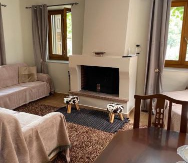 Karyes Apartment | Karyatida