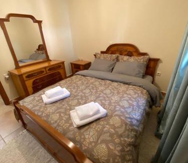 Karyes Apartment | Karyatida