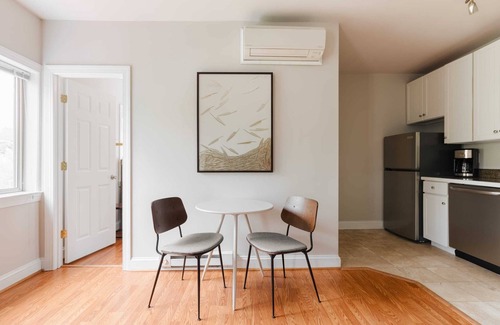 Del Ray Apartment | Kasa Del Ray | Cozy 1BD in the Heart of Potomac | Alexandria